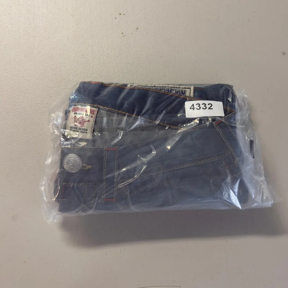True Religion Bobby Jeans Mens 31 Blue Distressed Straight Leg Denim Pants